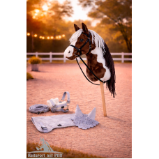 Hobby Horse Steckenpferd +Trense Zügel + Halfter Set + Fliegenhaube + Decke und Pferdepass braun/weiss