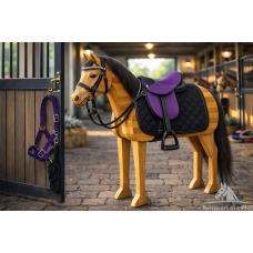 KLEINE Holzpferde Sattel + Glitzer Trensen Halfter Set bis 145 cm Umfang lila KLEINE Holzpferde Sattel + Glitzer Trensen Halfter Set bis 145 cm Umfang lila