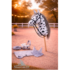 Hobby Horse Steckenpferd +Trense Zügel + Halfter Set + Fliegenhaube + Decke und Pferdepass schecke