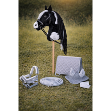 Hobby Horse Steckenpferd +Trense Zügel + Halfter Set + Fliegenhaube + Decke und Pferdepass schwarz/weiss